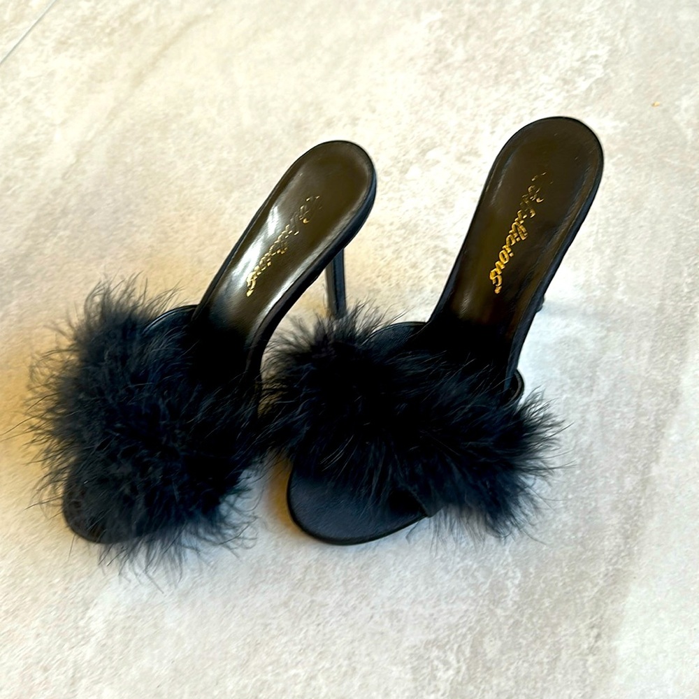 FABULICIOUS feather pleasers 

Classique-01F